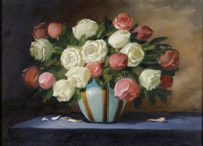 Rosa und weiße Rosen in einer blauen Vase von English School